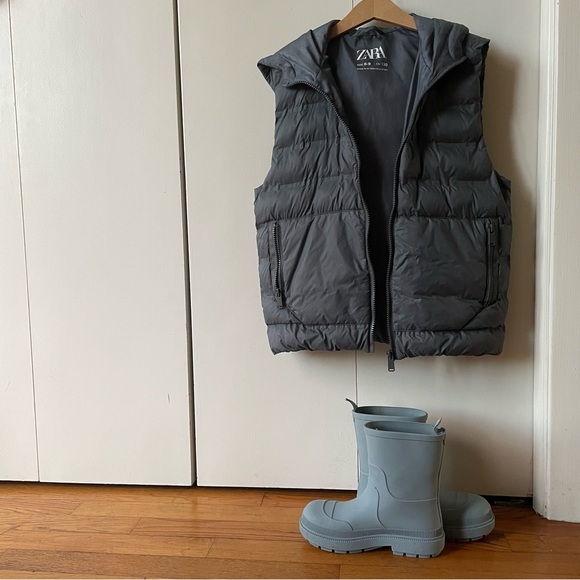 Zara boys HEAT-SEALED PUFFER VEST
8-9 YEARS (51,18 INCHES) - Picture 8 of 8